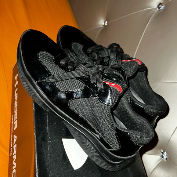 Brand new pare of Pradas. Use once.  No scratches good condition. - Picture 4 of 4